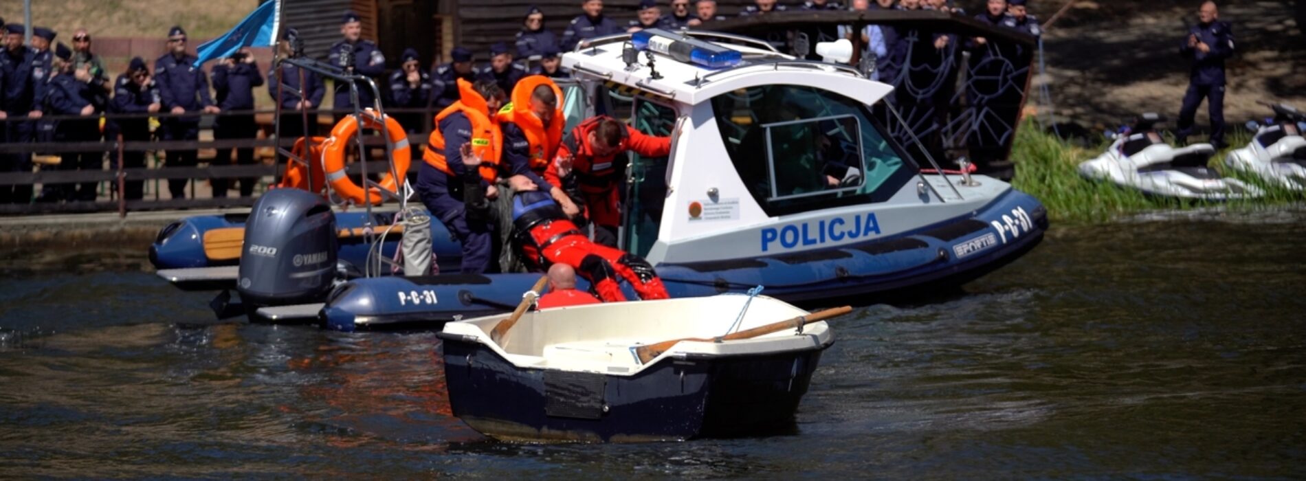 Ćwiczenia policjantów i służb ratowniczych na wodach Zalewu Koronowskiego