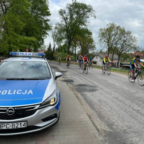Policjanci zabezpieczali wyścig kolarski