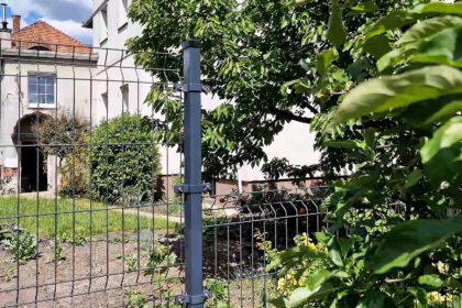 Ogrodzenia wokół warzywnika – praktyczne i trwałe rozwiązania